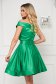 Ejtett vállú rövid világos zöld alkalmi harang ruha szaténból 2 - StarShinerS.hu