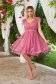 Alkalmi ruha púder rózsaszínű rövid harang tüllből gyöngy és tollas díszítéssel 3 - StarShinerS.hu