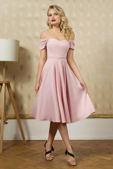 Alkalmi ruhák pink, Világos rózsaszínű elegáns ruha enyhén rugalmas anyagból gyöngy díszítéssel - StarShinerS.hu