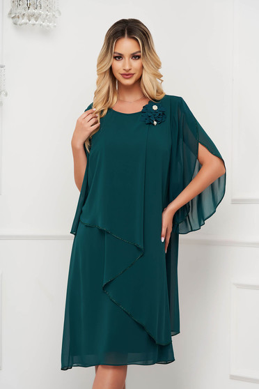 Nagy méretű ruhák, méret: 5XL, Zöld midi bő szabású muszlin ruha bross kiegészítővel - StarShinerS.hu
