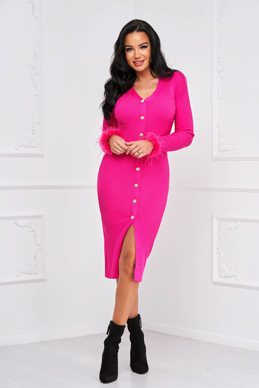 Nappali ruhák, Pink midi kötött ruha tollas díszítéssel csíkozott anyagból - StarShinerS.hu