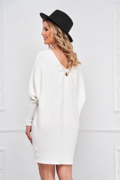 Fehér bő szabású kötött pulóver gyöngy díszítéssel