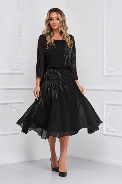Fekete midi muszlin ruha harang alakú gumirozott derékrésszel strassz köves díszítéssel