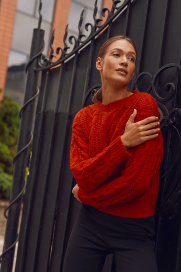 Casual pulóverek, Piros bő szabású kötött pulóver pólónyakkal - StarShinerS.hu