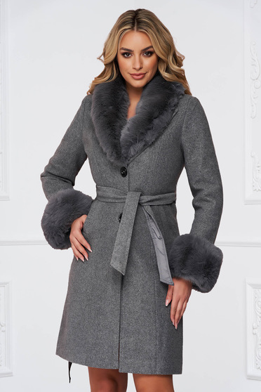 Elegáns kabátok, Szürke szűkített szövetkabát gyapjúból szőrmével eltávolítható gallérral - StarShinerS.hu