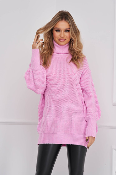 Casual pulóverek, Pink kötött bő szabású pulóver magas gallérral - StarShinerS.hu