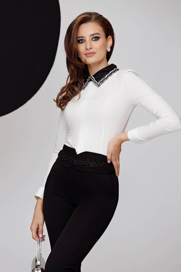 Office ingek, Fehér szűkített pamutból készült galléros női ing hímzett betétekkel strassz köves díszítéssel - StarShinerS.hu