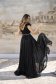 Fekete hosszú harang ruha tüllből csillogó és tollas díszítésekkel 3 - StarShinerS.hu
