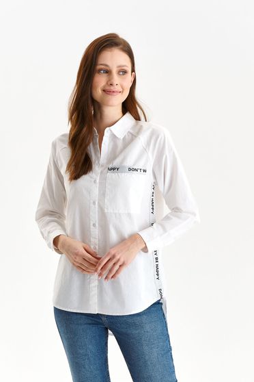 Casual ingek, Női ing fehér aszimetrikus bő szabású írásos mintával - StarShinerS.hu