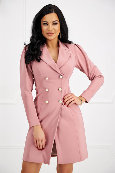 Blézer típusú ruhák, Púder rózsaszín zakó tipusú ruha enyhén rugalmas szövetből dekoratív gombokkal - StarShinerS - StarShinerS.hu