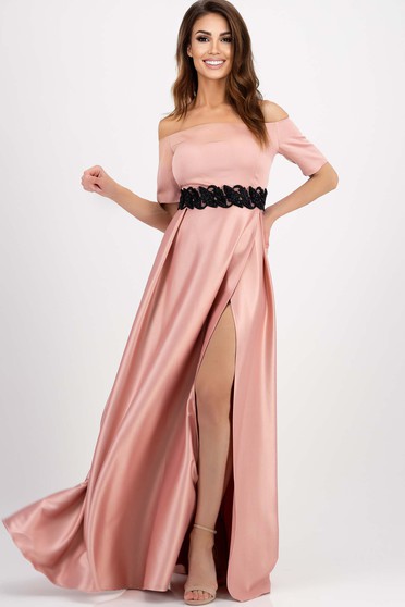 Harang ruhák, Ruhák,  marimea XL - 4. oldal, Púder rózsaszín hosszú harang ruha szaténból hímzett betétekkel - StarShinerS.hu