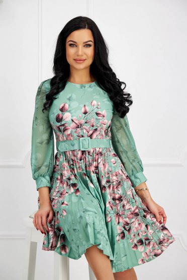 Virágos ruhák, Harang rakott, pliszírozott ruha világos zöld enyhén rugalmas szövetből öv típusú kiegészítővel - StarShinerS.hu