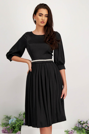 Fekete vékony szatén anyagú midi harang ruha öv tipusú kiegészitővel gyöngy díszítéssel - StarShinerS