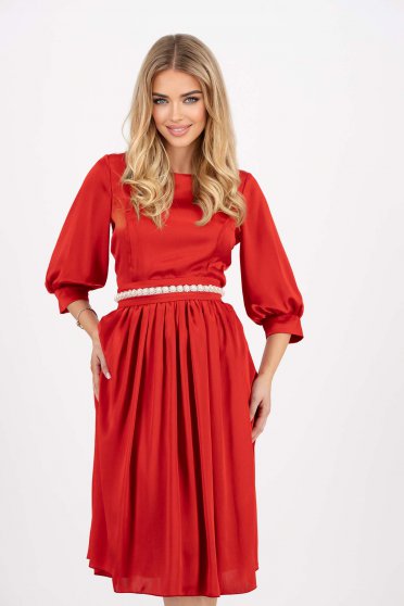 Piros vékony szatén anyagú midi harang ruha öv tipusú kiegészitővel gyöngy díszítéssel - StarShinerS