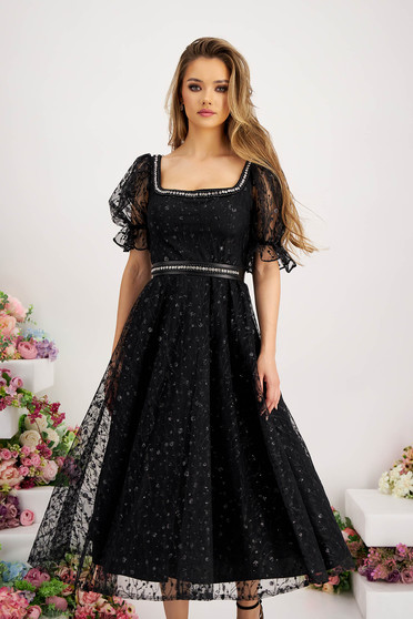 Hímzett ruhák, Fekete midi harang ruha tüllből hímzett és csillámos díszítéssel öv típusú kiegészítővel - StarShinerS.hu