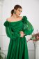 Zöld muszlin szatén anyagú hosszú harang ruha csupasz vállakkal és 3d virágos díszítéssel 4 - StarShinerS.hu