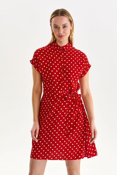 Pöttyös ruhák, Rövid egyenes vékony anyagú piros ruha övvel ellátva - StarShinerS.hu