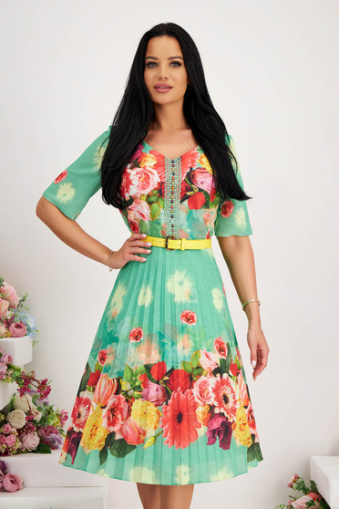 Virágos ruhák, Rakott, pliszírozott harang ruha öv típusú kiegészítővel - StarShinerS.hu