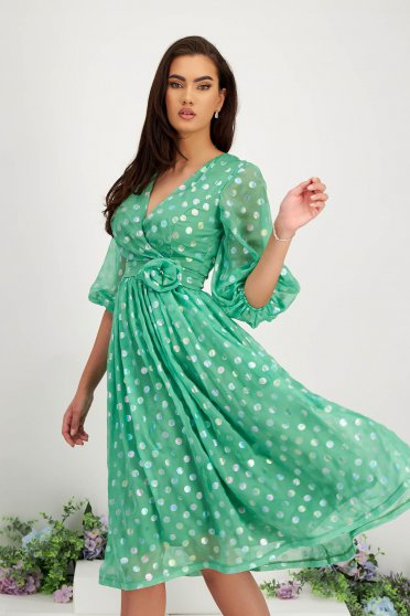 Pöttyös ruhák, Zöld muszlin midi harang ruha bő ujjakkall és virág alakú brossal - StarShinerS - StarShinerS.hu