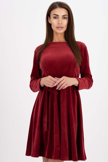 Nagy méretű ruhák piros,  méret: M, Ruha burgundy - StarShinerS bársonyból háromnegyedes harang alakú gumirozott derékrésszel övvel ellátva - StarShinerS.hu