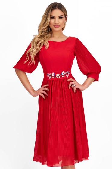 Harang ruhák, Piros ruha - StarShinerS midi harang rakott, pliszírozott muszlin virágos hímzés - StarShinerS.hu