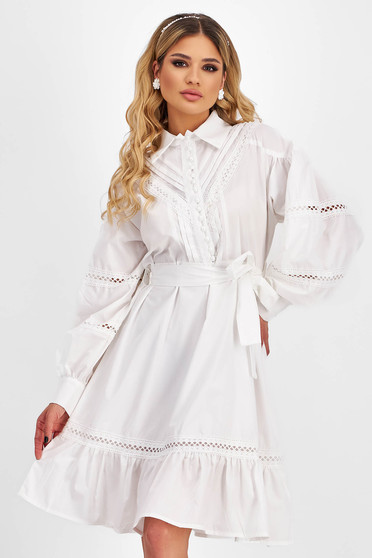 Nappali ruhák, Fehér vékony anyag rövid bő szabású ruha övvel ellátva - StarShinerS.hu