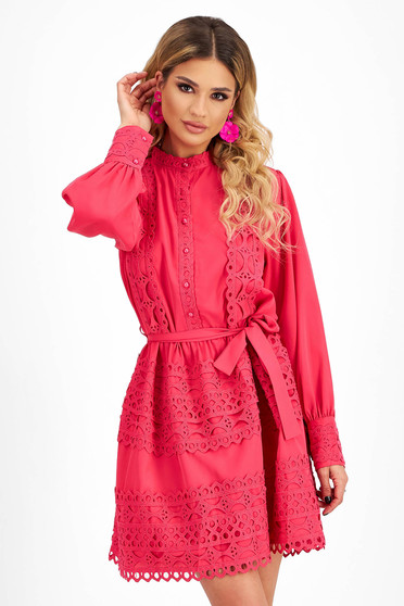 Nappali ruhák, Pink ruha vékony anyag rövid bő szabású csipke díszítéssel övvel ellátva - StarShinerS.hu