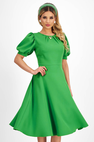Zöld ruhák, Ruha zöld - StarShinerS rugalmas szövet midi harang bő ujjú bross kiegészítővel - StarShinerS.hu