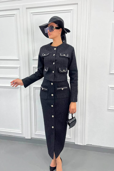 Női kosztümök,  méret: XS, Női kosztüm fekete rugalmas szövet karcsusított szabású dekoratív gombokkal - StarShinerS.hu