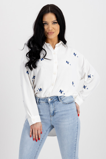 Női ingek,  méret: OneSize, Női ing fehér vékony anyag bő szabású aszimetrikus hímzett részek - StarShinerS.hu