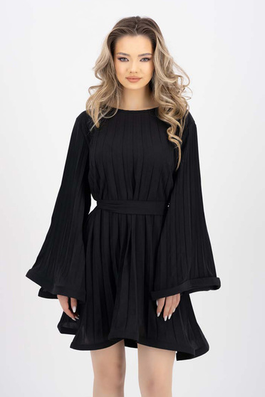 Gólyabálra ruhák, Ruha fekete rakott, pliszírozott georgette rövid övvel ellátva bő szabású - StarShinerS.hu