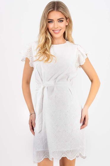 Hétköznapi ruhák feher, Ruha fehér horgolt csipke rövid bő szabású övvel ellátva - StarShinerS.hu