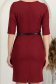 Bordó elasztikus anyagból készült rövid ruha, egyenes szabással és öv típusú kiegészítővel – StarShinerS 6 - StarShinerS.hu