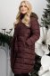 Hosszú burgundy dzseki steppelt anyagból, övvel és levehető műszőrme betéttel – stílusos és meleg viselet 2 - StarShinerS.hu