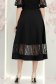 Fekete, midi hosszúságú szövet szoknya harangszabással és csipkeapplikációkkal - StarShinerS 5 - StarShinerS.hu