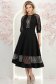 Fekete, midi hosszúságú szövetruha harangszabással és csipkeapplikációkkal - StarShinerS 1 - StarShinerS.hu
