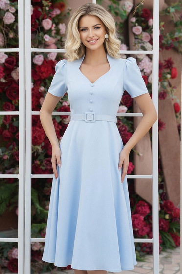 Világoskék, középhosszú, harangszabású szövetruha övszerű kiegészítővel - StarShinerS