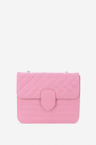 Rózsaszínű táska fémes kiegészítő