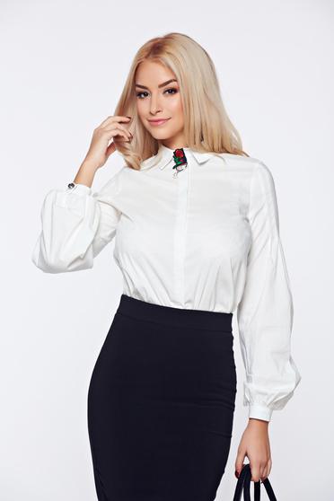 Fehér Fofy hegyes gallérú irodai női ing bross kiegészítővel