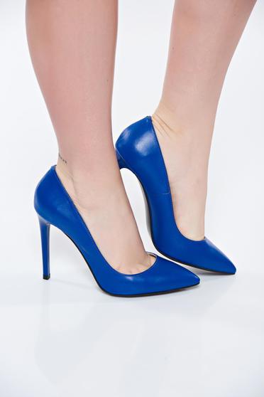 Kék stiletto magassarkú cipő