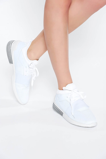 Fehér casual lapos talpú sport cipő fűzővel köthető meg