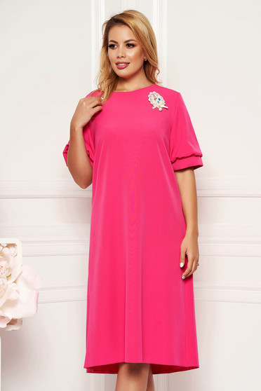 Pink elegáns bő szabású ruha rövid ujjakkal bélés nélkül bross kiegészítővel