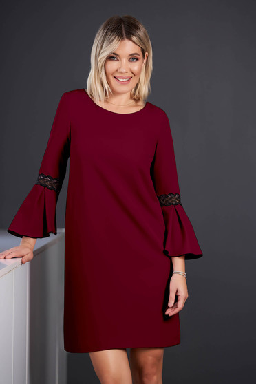 Burgundy StarShinerS elegáns rövid ruha pólónyakkal háromnegyedes harang ujjakkal hímzett betétekkel