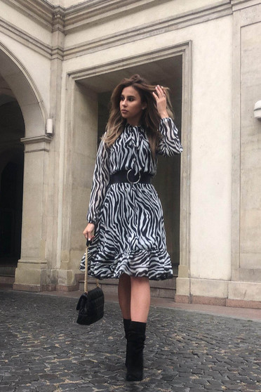 Fehér StarShinerS ruha elegáns midi harang béléssel gumírozott derekú szellős anyagból hosszú ujjakkal