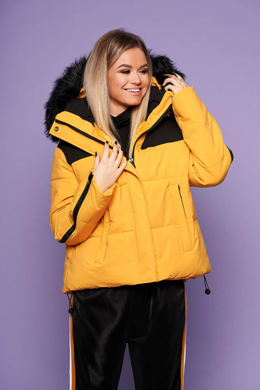Mustársárga oversized casual bő szabású fix kapucnis dzseki műszőrmével steppelt anyagból