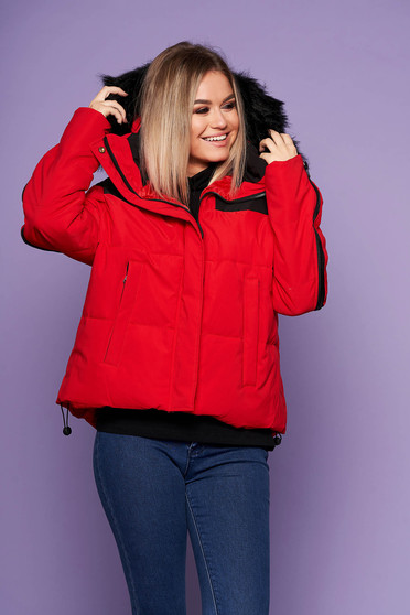 Piros oversized casual bő szabású fix kapucnis dzseki műszőrmével steppelt anyagból