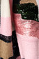 Világos rózsaszínű nem zárható fix kapucnis elegáns kardigán flitteres díszítéssel kötött anyagból 5 - StarShinerS.hu