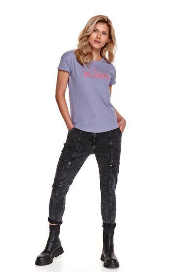 Testhezálló trikók, Sötétlila póló kerekített dekoltázssal rugalmas anyagból rövid ujjakkal - StarShinerS.hu