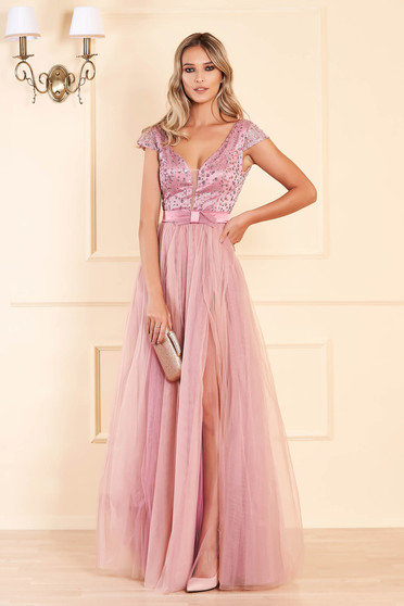 Hosszú ruhák, Világos rózsaszínű alkalmi lábon sliccelt harang ruha tüllből flitteres díszítéssel - StarShinerS.hu