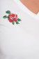 Fehér virágmintás StarShinerS szűk szabású póló v-dekoltázzsal enyhén elasztikus pamutból 4 - StarShinerS.hu